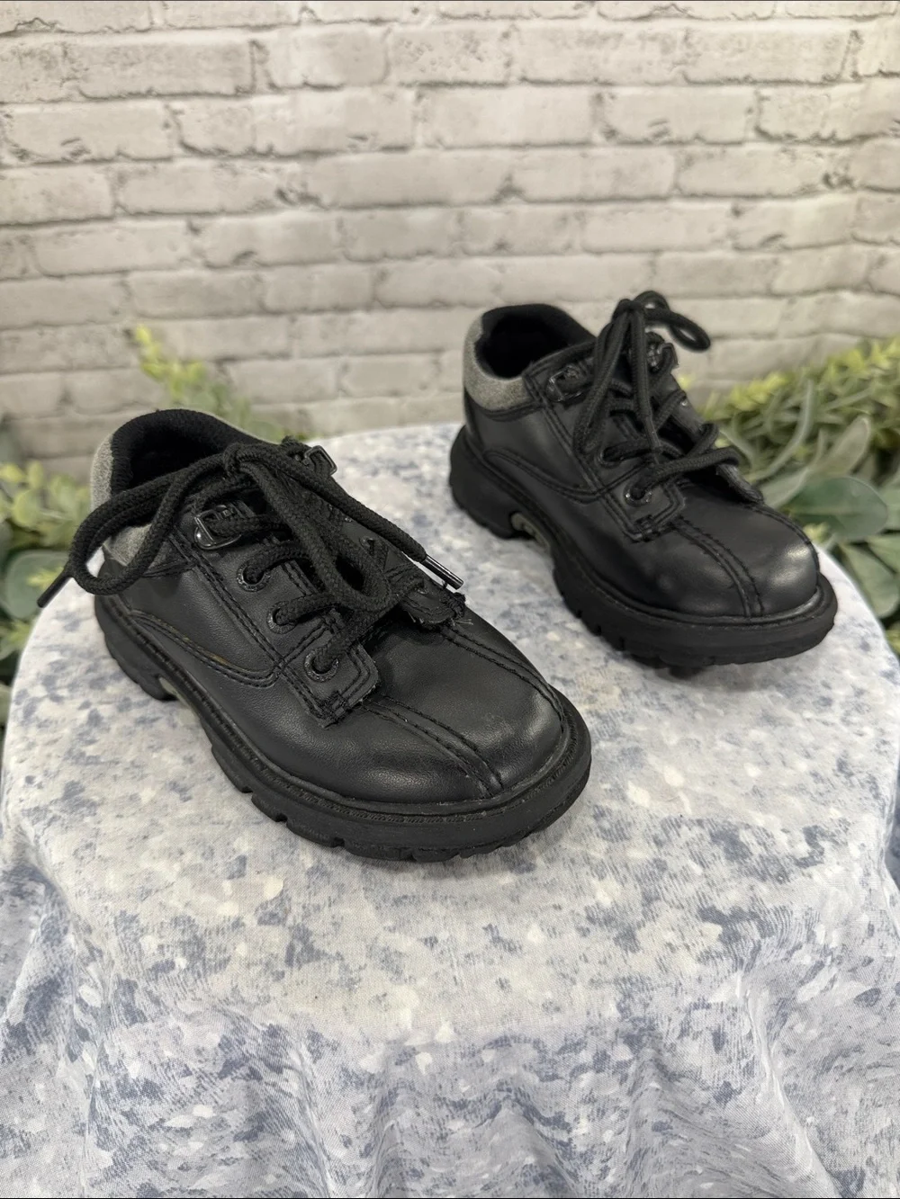 SMART FIT by PAYLESS - Black Rugged Round Toe Stitch-Seam Casual Oxford Boys 8.5